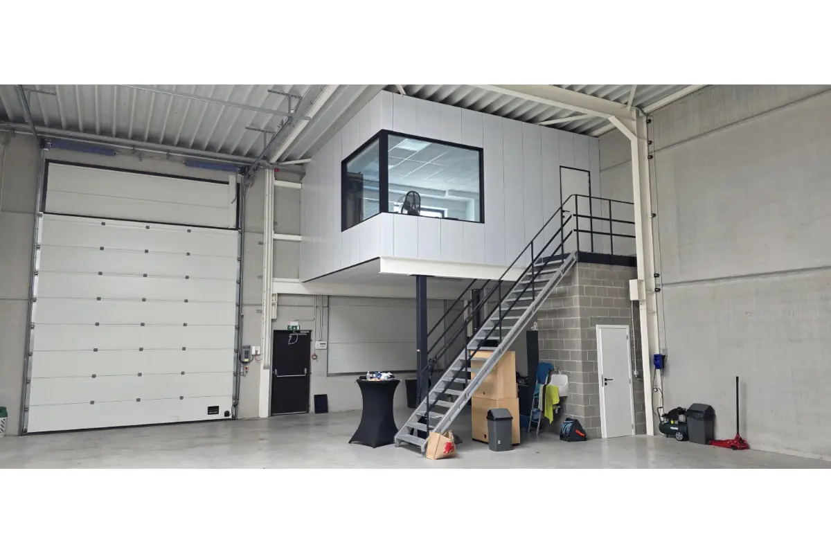 Handelszaak te  huur in Waver 1300 2100.00€  slaapkamers 246.00m² - Zoekertje 786064