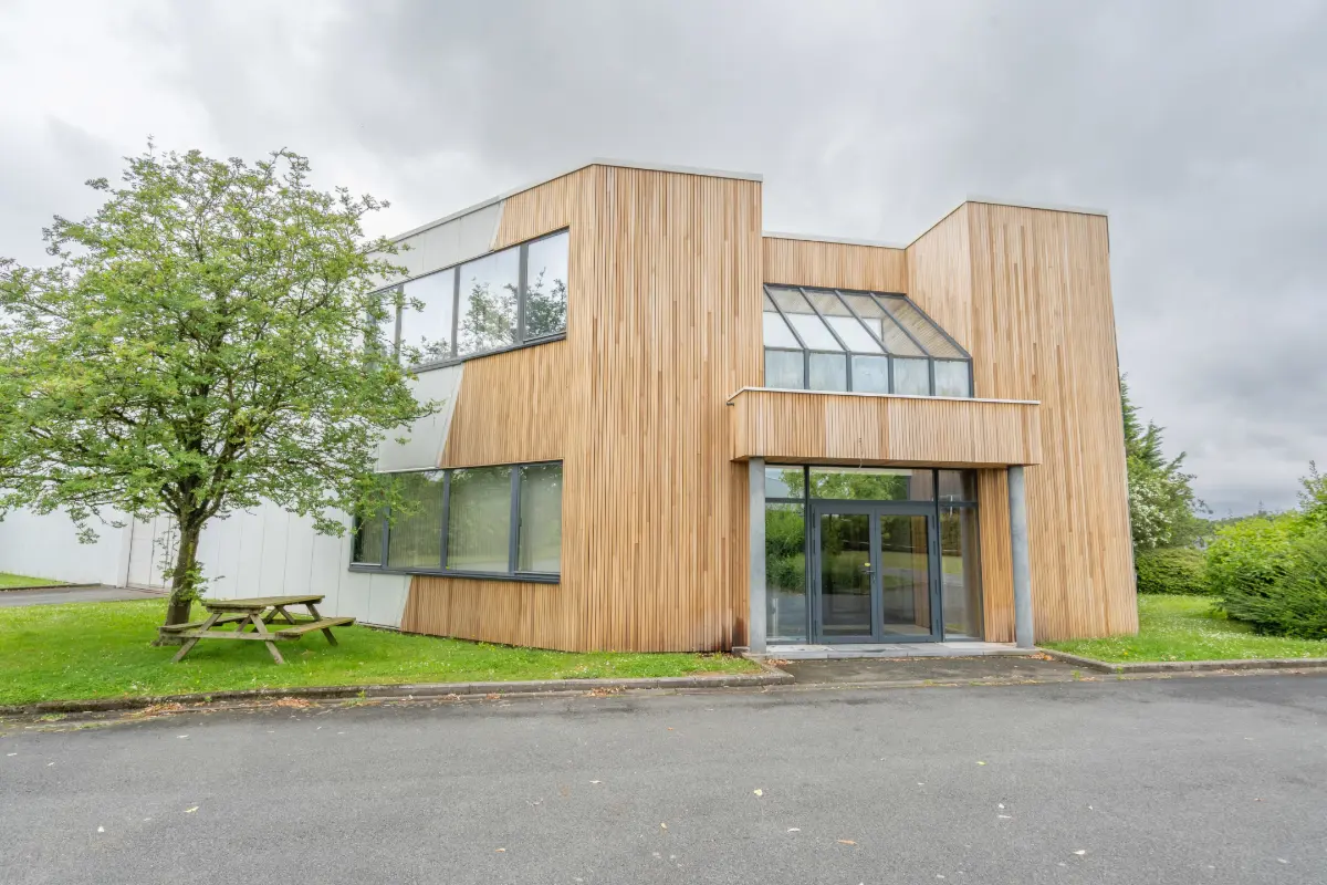 Handelszaak te  in Nijvel 1400 1950.00€  slaapkamers 190.00m² - Zoekertje 787510
