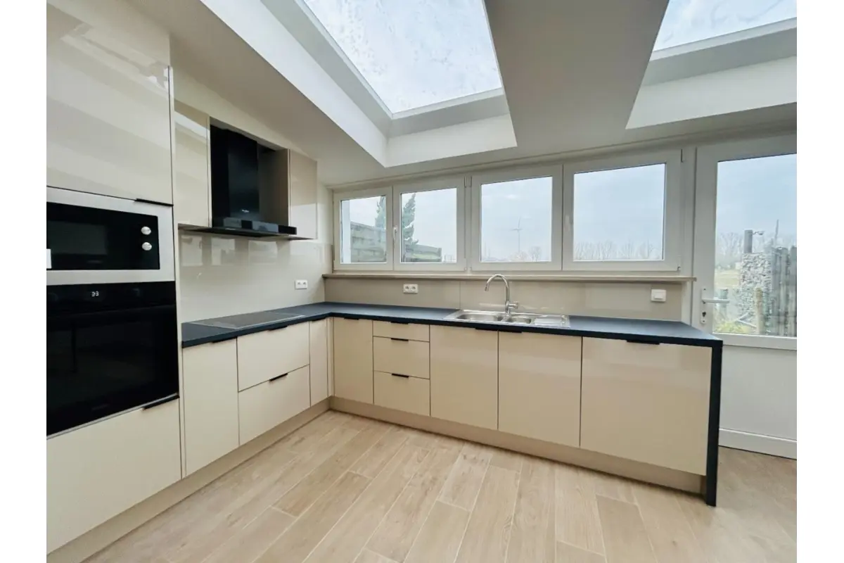 Huis te  huur in Lot 1651 1750.00€ 3 slaapkamers m² - Zoekertje 790443