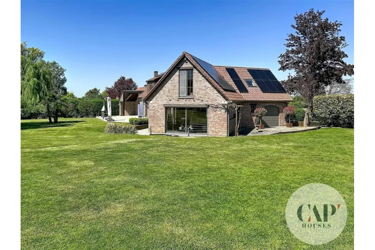 Villa te  koop in Enines 1350 745000.00€ 4 slaapkamers 300.00m² - Zoekertje 791289