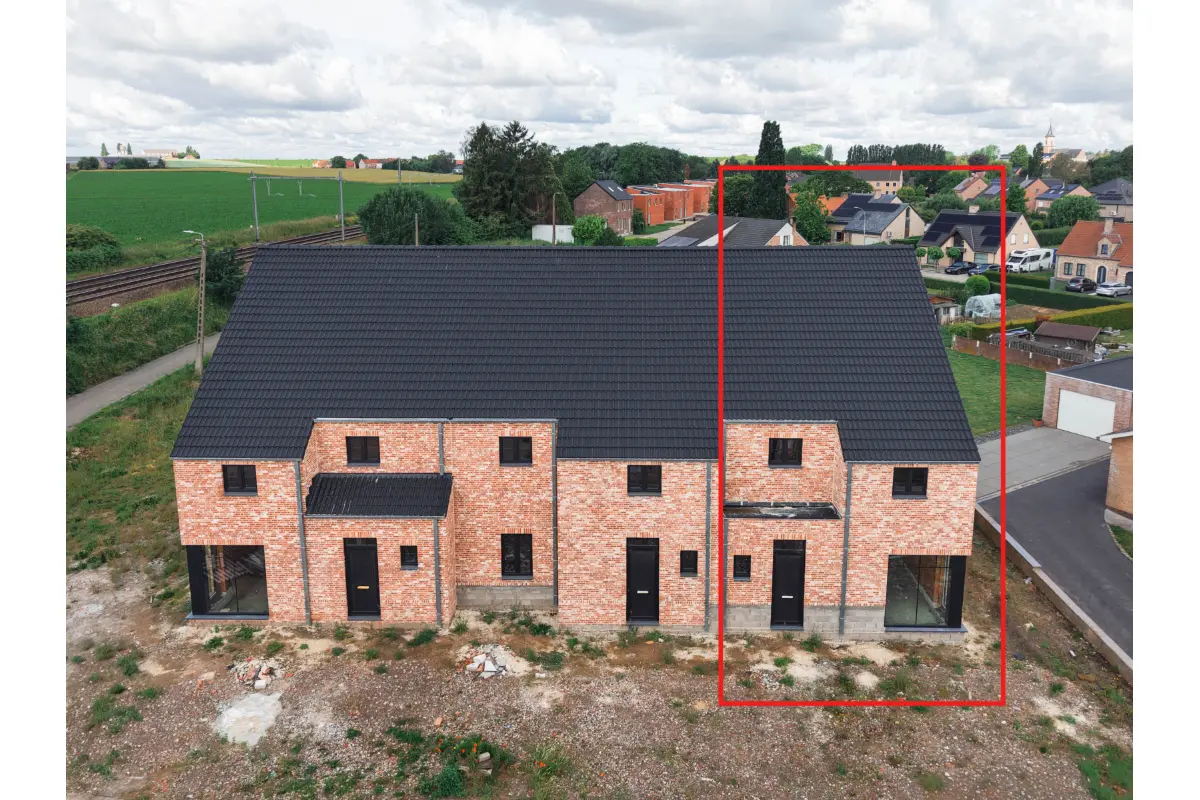 Huis te  koop in Tienen 3300 320000.00€ 3 slaapkamers 180.00m² - Zoekertje 791299