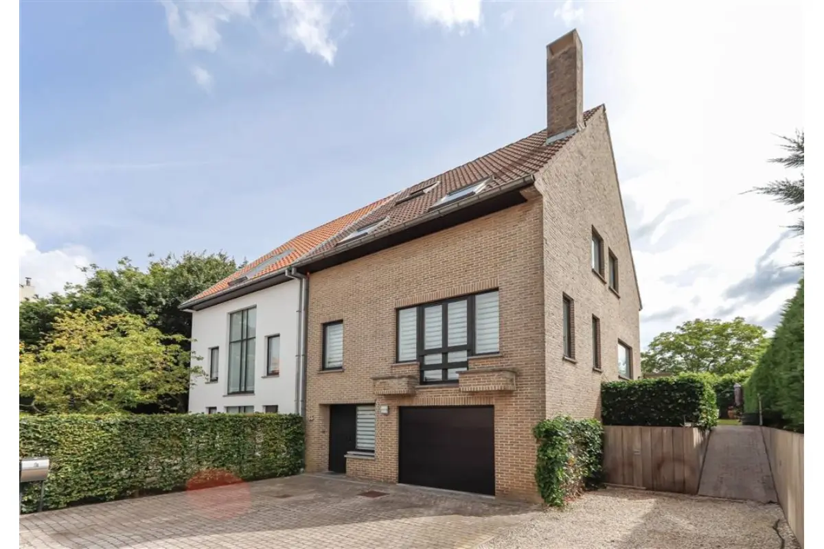 Huis te  koop in Sint-Genesius-Rode 1640 625000.00€ 3 slaapkamers 225.00m² - Zoekertje 792626