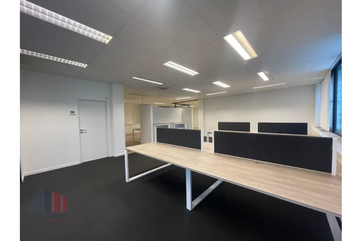 Commerce à louer à Zaventem 1930 2600.00€  chambres 255.00m² - Annonce 794369