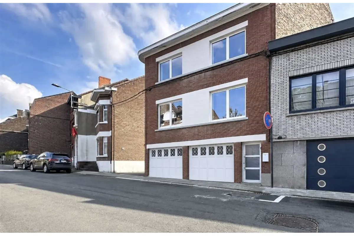 Huis te  in Charleroi 6000 300000.00€ 3 slaapkamers 208.00m² - Zoekertje 794200