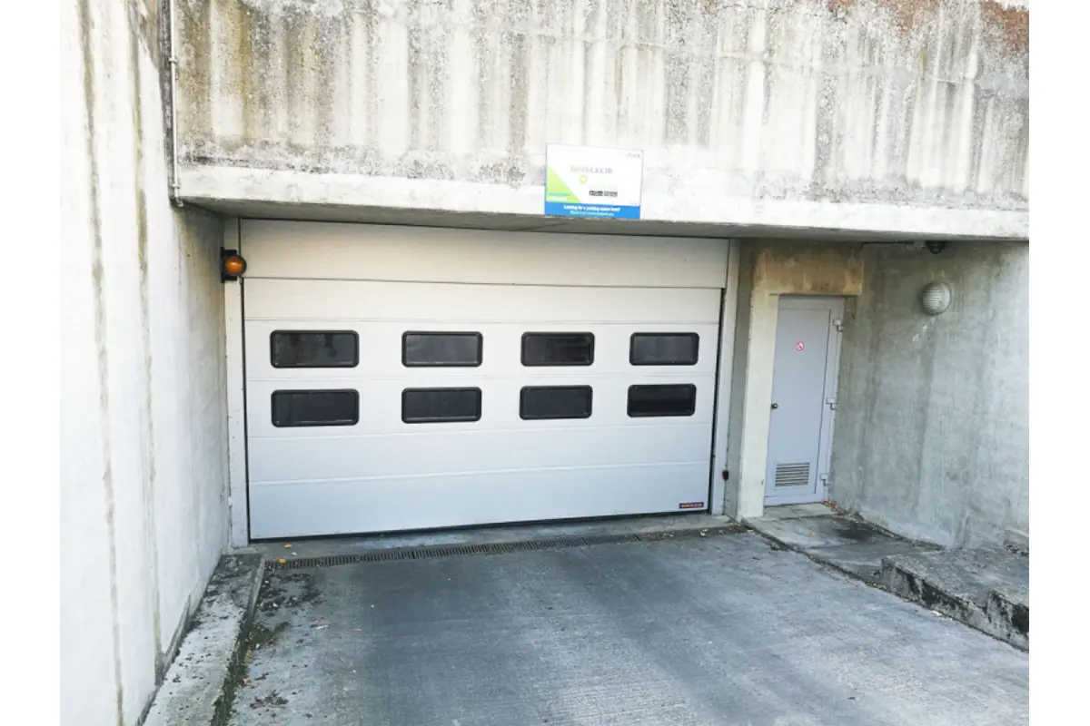 Parking & garage te  huur in Bost 3300 3.00€  slaapkamers m² - Zoekertje 793394