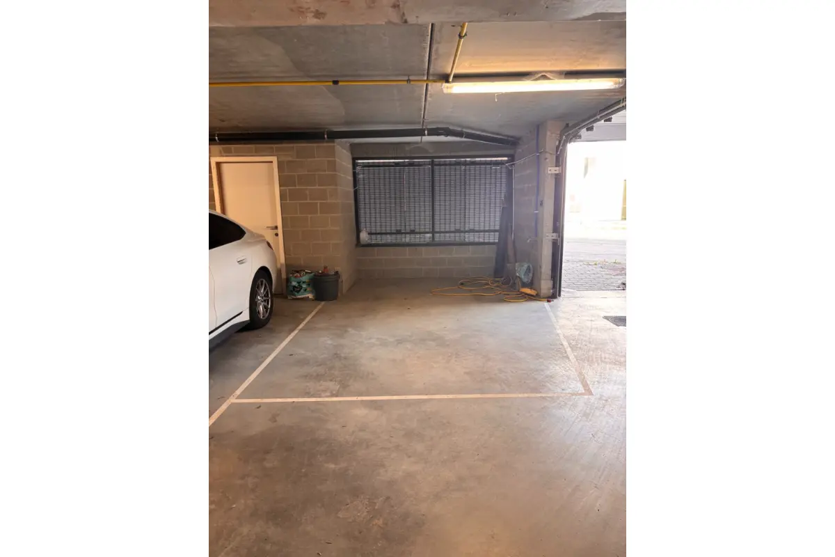 Box à  à Vlezenbeek 1602 110.00€  chambres m² - Annonce 794425