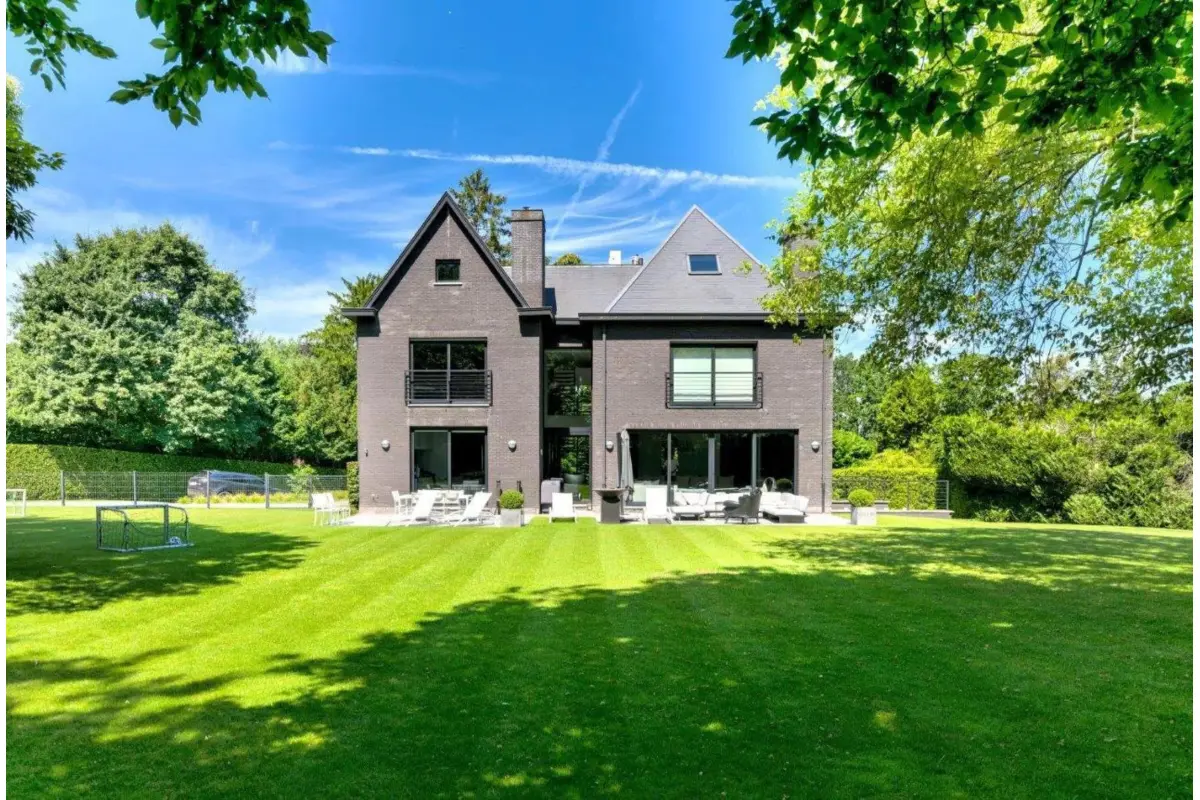 Maison à louer à Rhode-Saint-Genese 1640 14000.00€  chambres 660.00m² - Annonce 812213