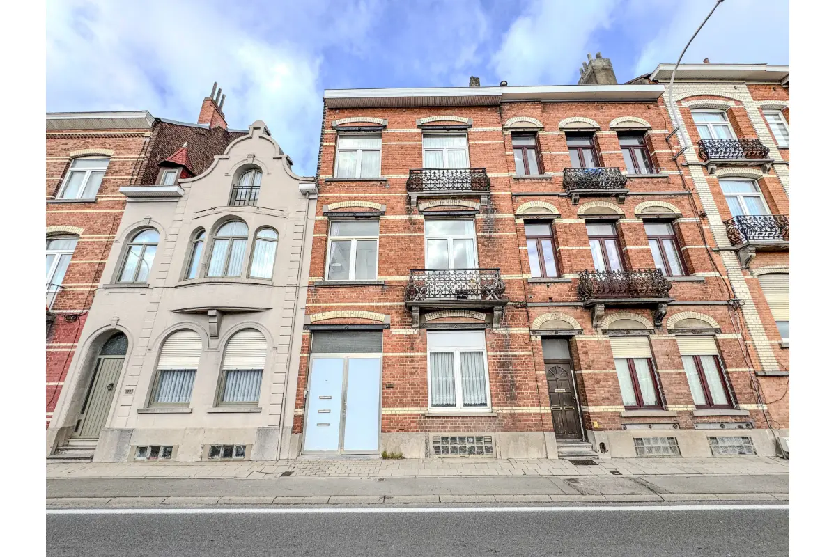 Mixgebouw te  koop in Dilbeek 1700 499000.00€ 6 slaapkamers 250.00m² - Zoekertje 812371
