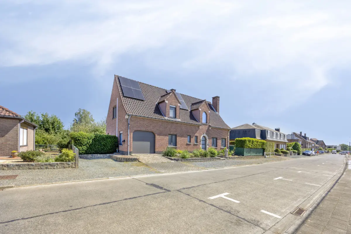 Huis te  koop in Roosdaal 1760 480000.00€ 4 slaapkamers 274.00m² - Zoekertje 820648