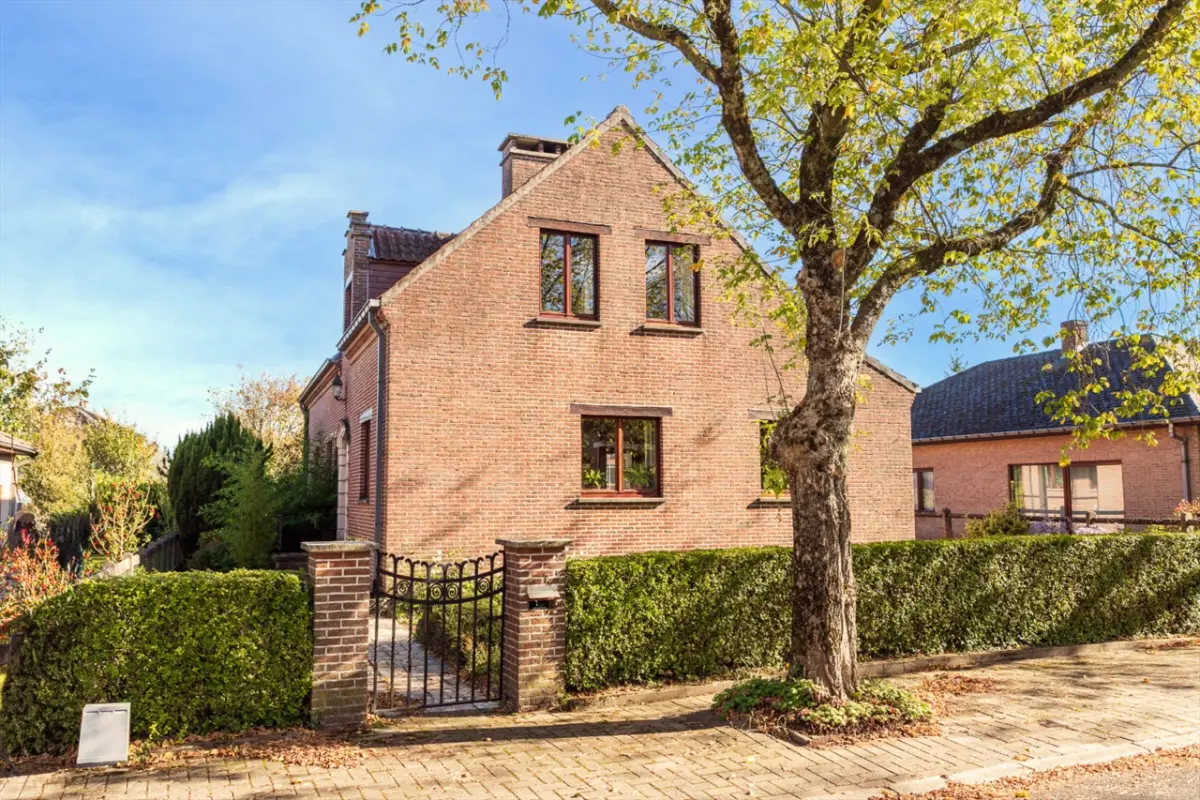 Huis te  koop in Hal 1500 550000.00€ 3 slaapkamers 191.00m² - Zoekertje 827211